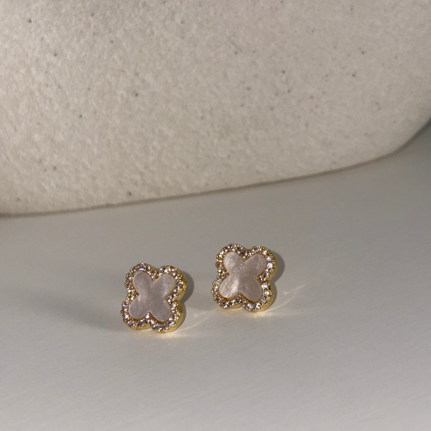 Boucles d'oreilles MINA blanche
